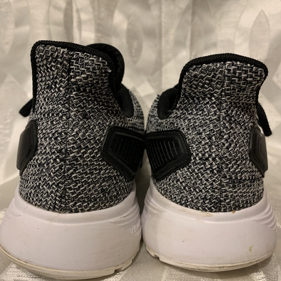 Men's Adidas size 11 athletic shoes - Picture 3 of 3